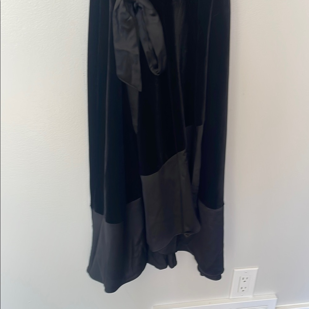 NWOT DKNY Midi Black Sleeveless Faux Wrap V Neckline Velvet Dress Size 4 - Picture 7 of 11